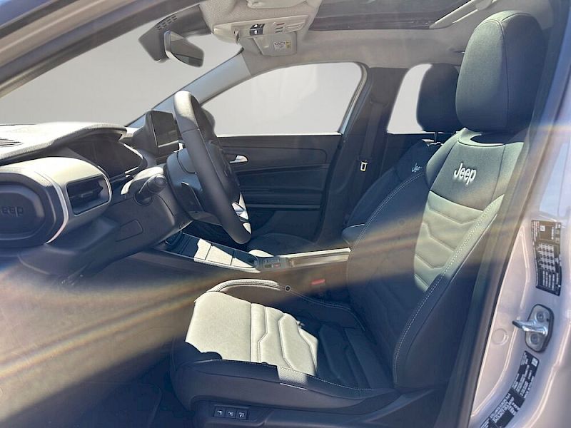 Jeep Avenger 1.2 e-Hybrid Summit e-DCT6 *Ledersitze*