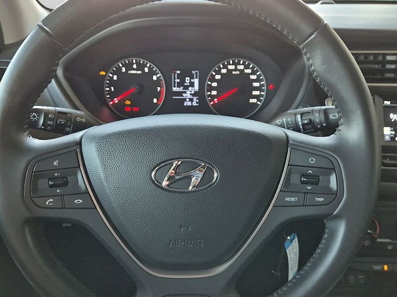 Hyundai i20 Black & White 1,25 MPI