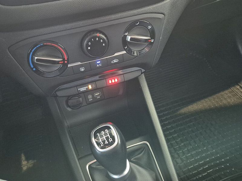 Hyundai i20 Black & White 1,25 MPI