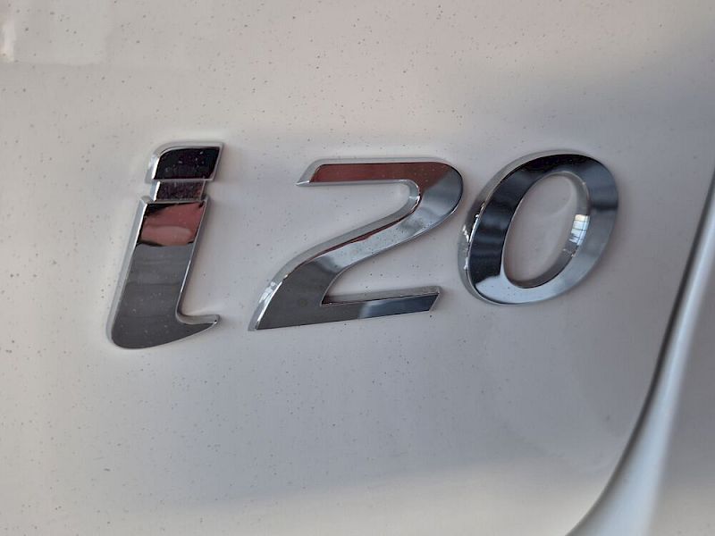 Hyundai i20 Black & White 1,25 MPI