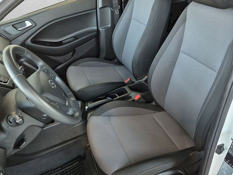 Hyundai i20 Black & White 1,25 MPI